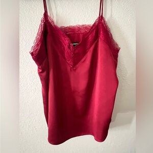 Really nice top deep red color picture shows a little lighter